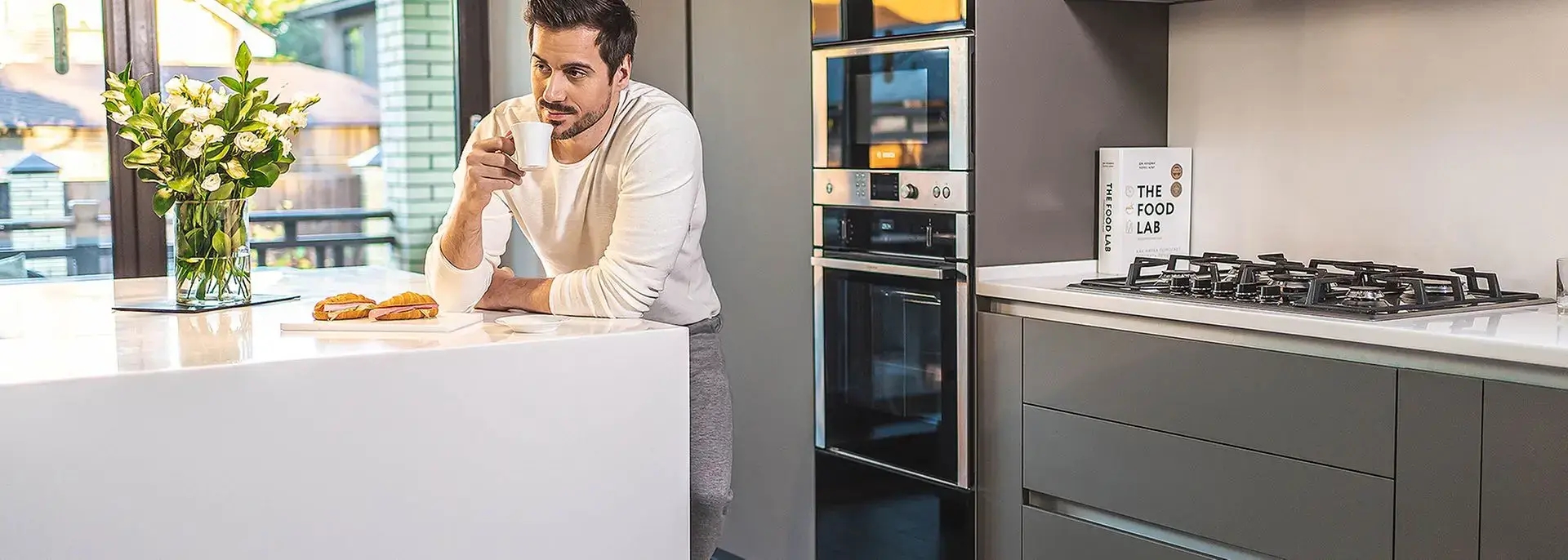 Avantaj-AV: Mobilă Personalizată pentru Confortul Casei și Succesul Afacerii Tale